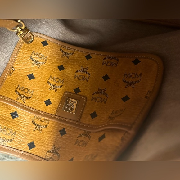 Large MCM tote - Picture 7 of 8